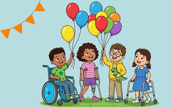 Vier fröhliche Kinder mit Rollstuhl, Krücken und Rollator feiern gemeinsam mit bunten Luftballons. Im Hintergrund hängt eine orangefarbene Wimpelkette.